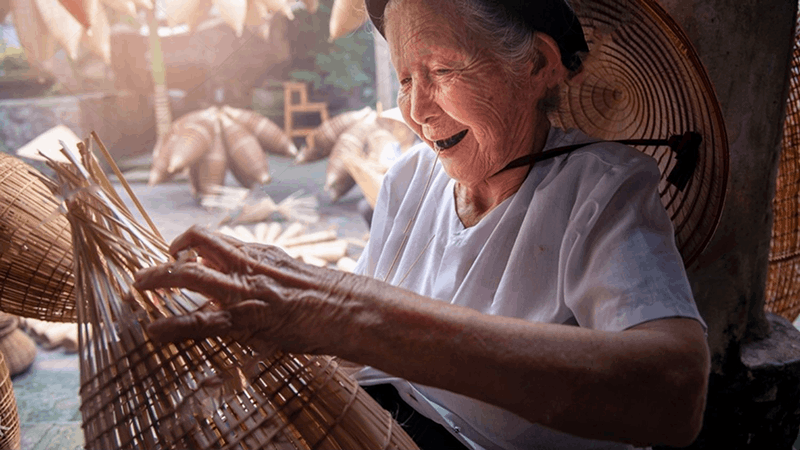 making water hyacinth basket